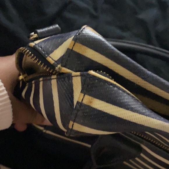 Medium Kate Spade Crossbody - Picture 8 of 11